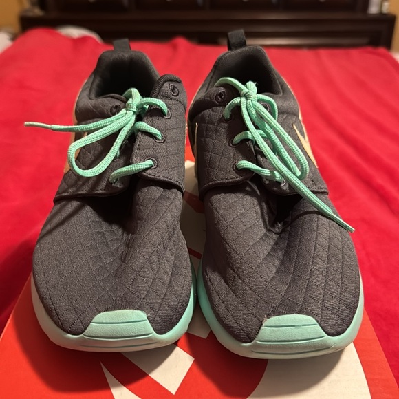 Nike Roche One SE - Picture 2 of 5